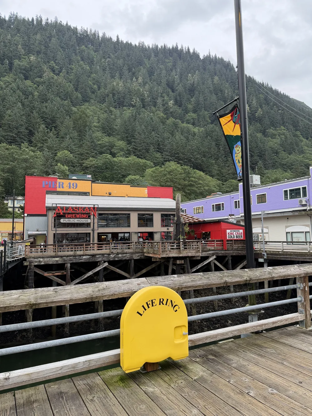 Jantar no Tracy's King Crab Shack, em Juneau