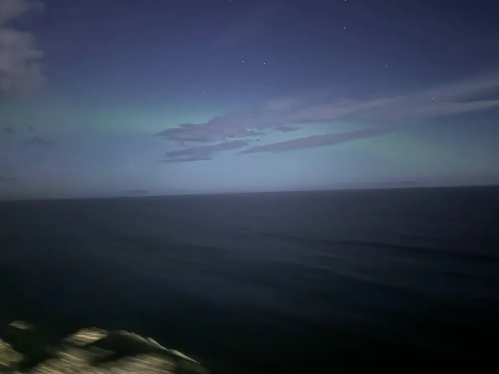 Aurora boreal vista do navio durante cruzeiro pelo Alasca no final de agosto